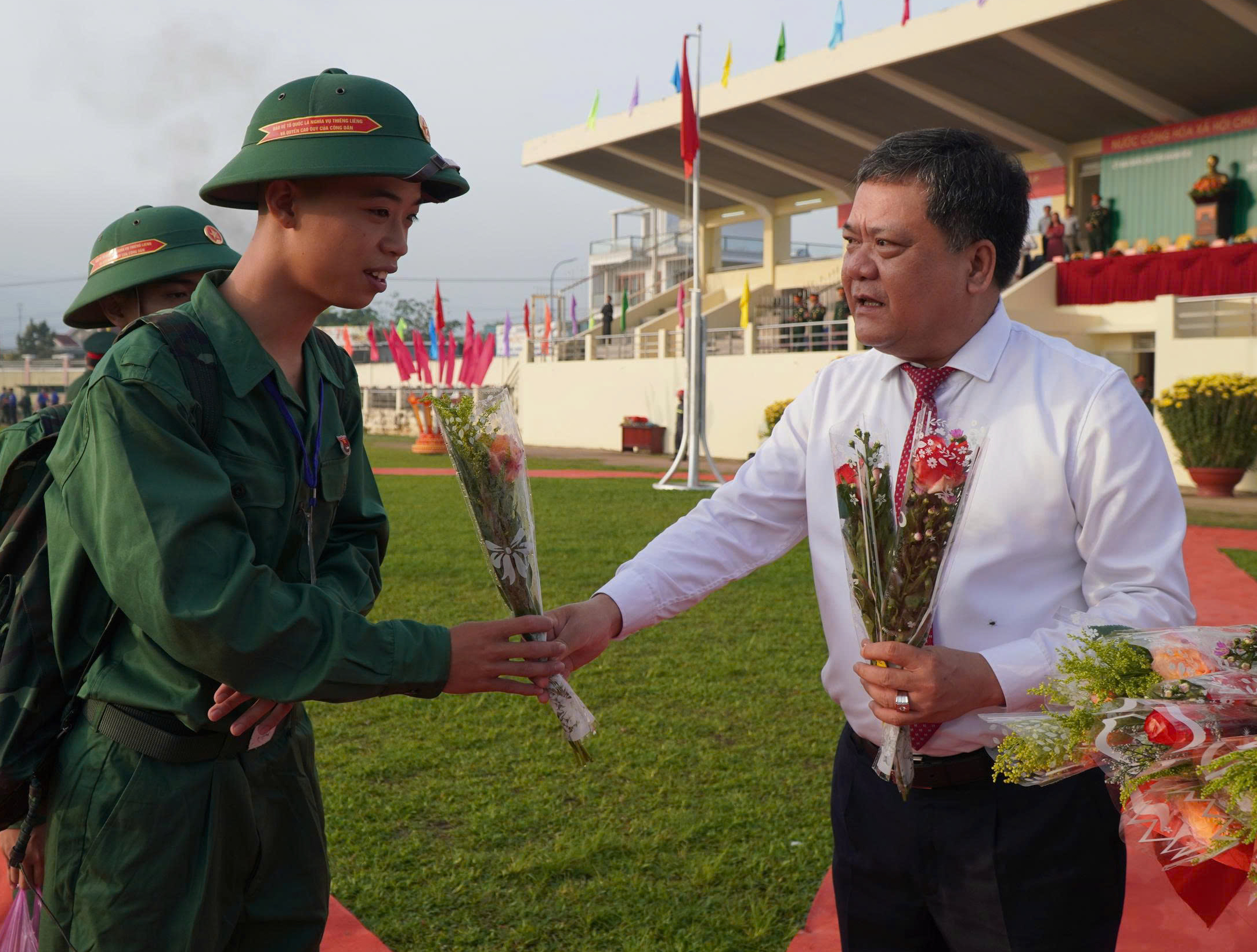 Giao nhận quân 2026: Thanh niên Gia Lai và Lâm Đồng sẵn sàng lên đường nhập ngũ - Ảnh 7. Giao nhận quân 2026: Thanh niên Gia Lai và Lâm Đồng sẵn sàng lên đường nhập ngũ - Ảnh 7.