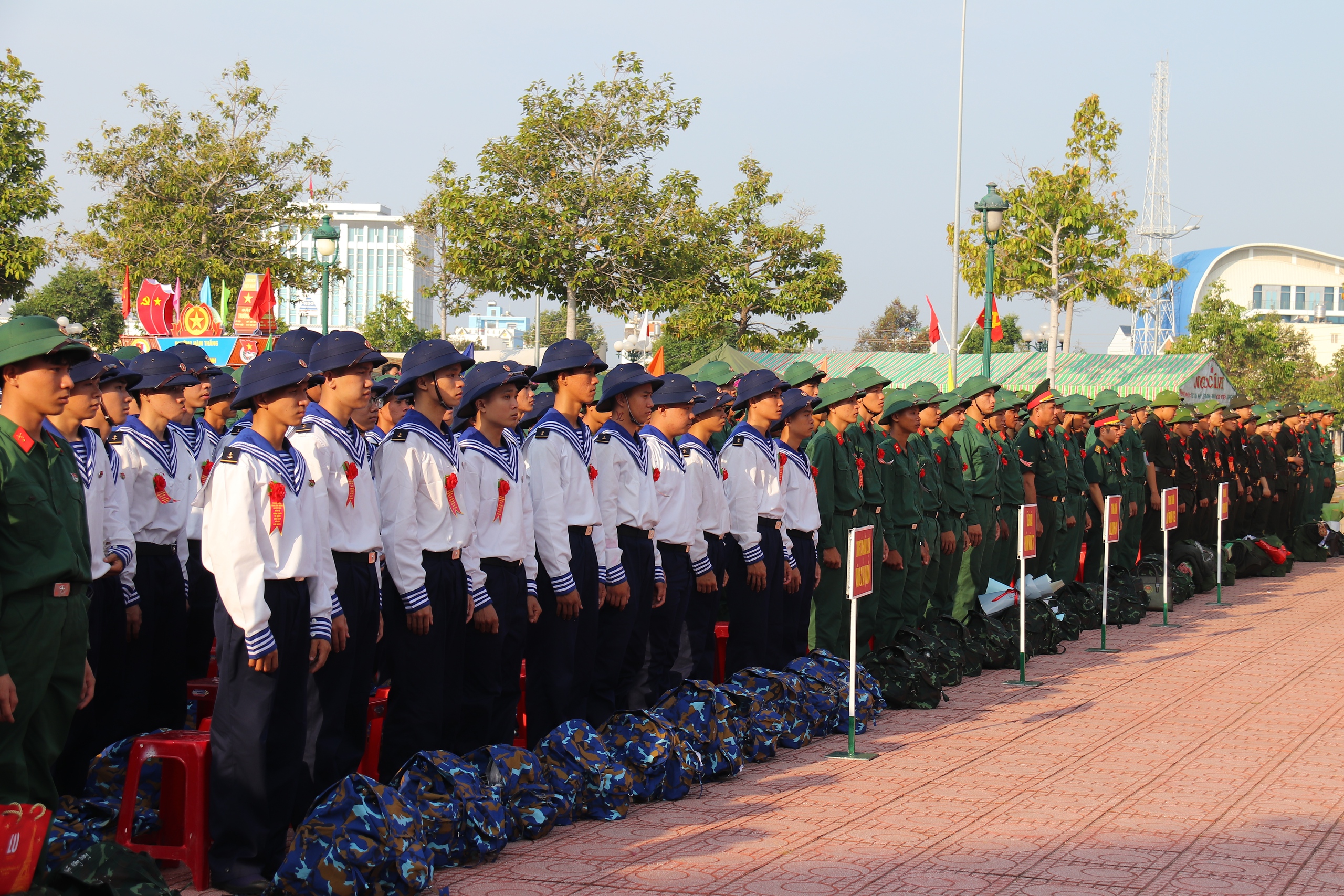 Giao nhận quân 2026: Thanh niên Gia Lai và Lâm Đồng sẵn sàng lên đường nhập ngũ - Ảnh 9. Giao nhận quân 2026: Thanh niên Gia Lai và Lâm Đồng sẵn sàng lên đường nhập ngũ - Ảnh 9.
