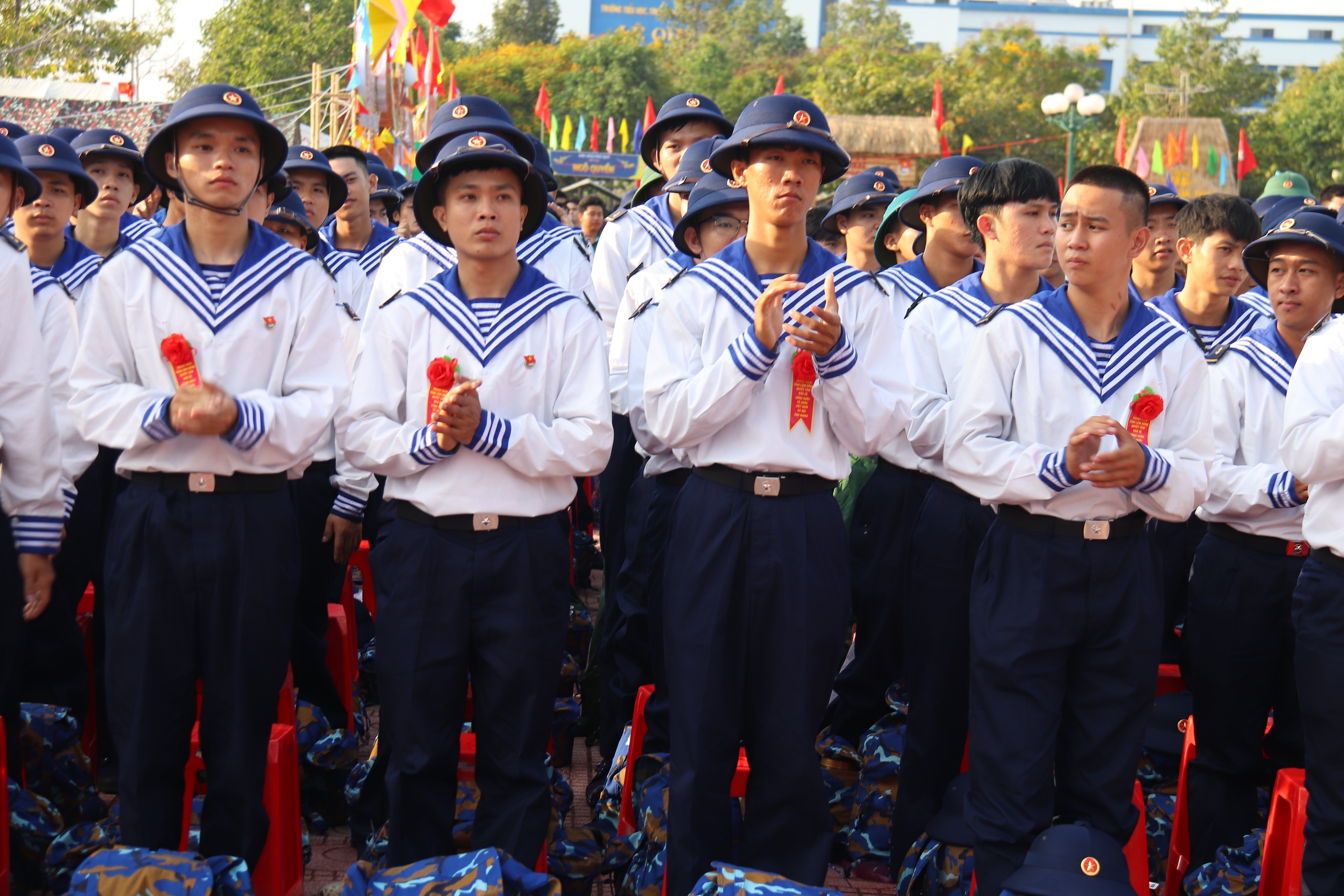 Giao nhận quân 2026: Thanh niên Gia Lai và Lâm Đồng sẵn sàng lên đường nhập ngũ - Ảnh 11. Giao nhận quân 2026: Thanh niên Gia Lai và Lâm Đồng sẵn sàng lên đường nhập ngũ - Ảnh 11.