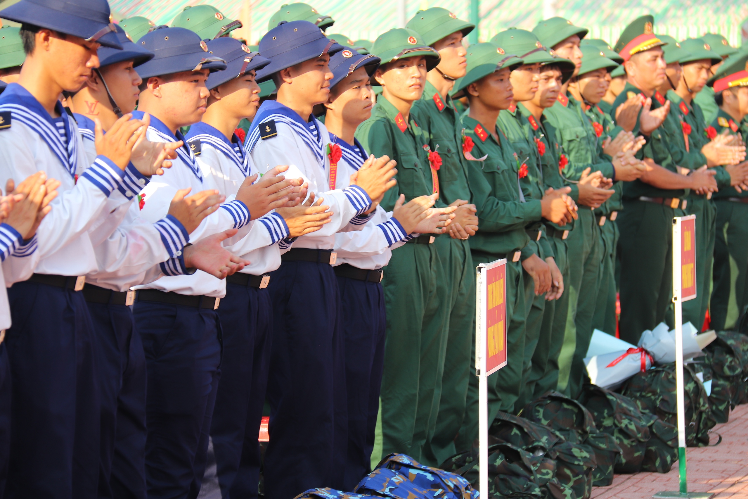 Giao nhận quân 2026: Thanh niên Gia Lai và Lâm Đồng sẵn sàng lên đường nhập ngũ - Ảnh 13. Giao nhận quân 2026: Thanh niên Gia Lai và Lâm Đồng sẵn sàng lên đường nhập ngũ - Ảnh 13.