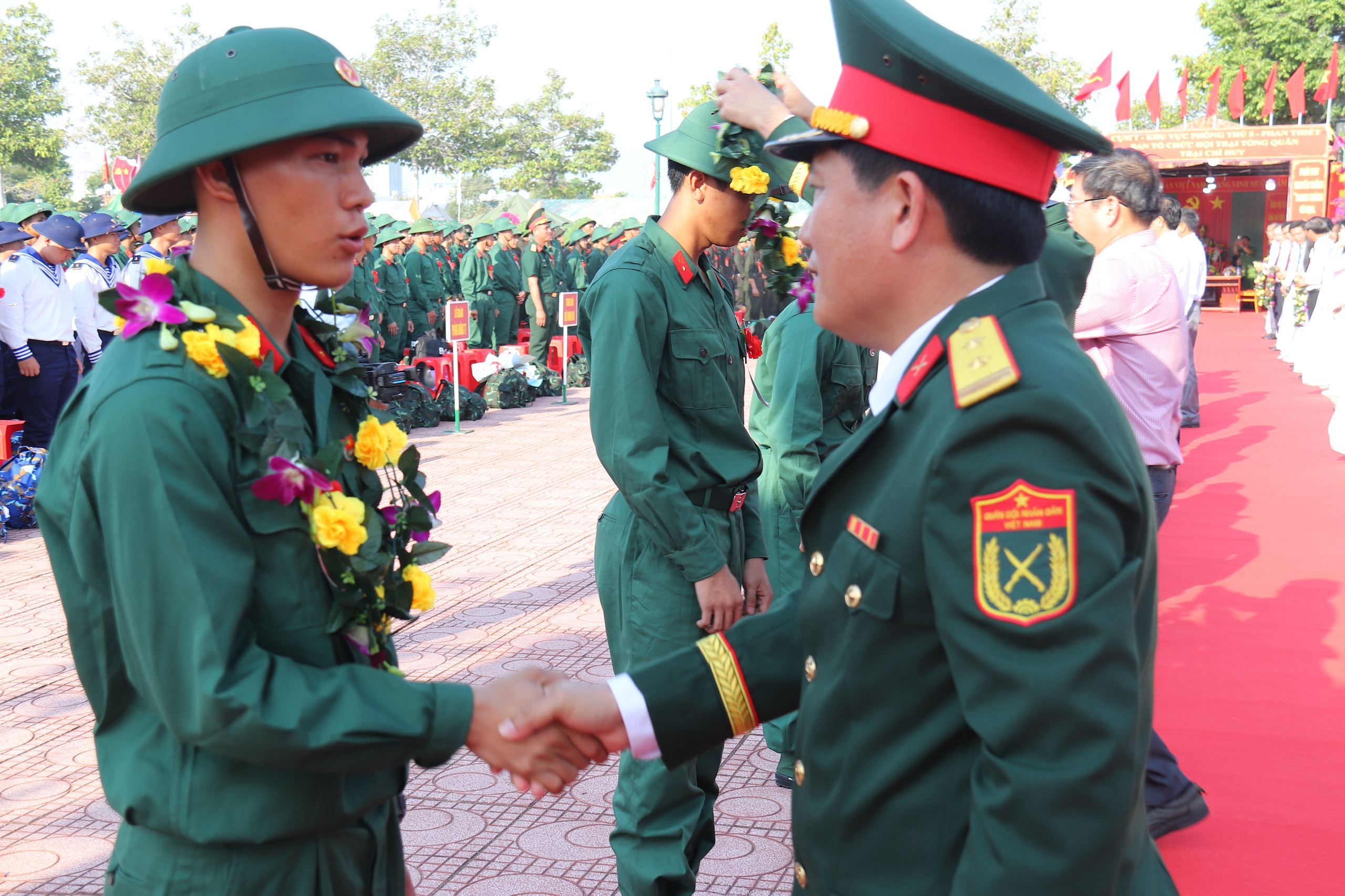 Giao nhận quân 2026: Thanh niên Gia Lai và Lâm Đồng sẵn sàng lên đường nhập ngũ - Ảnh 18. Giao nhận quân 2026: Thanh niên Gia Lai và Lâm Đồng sẵn sàng lên đường nhập ngũ - Ảnh 18.