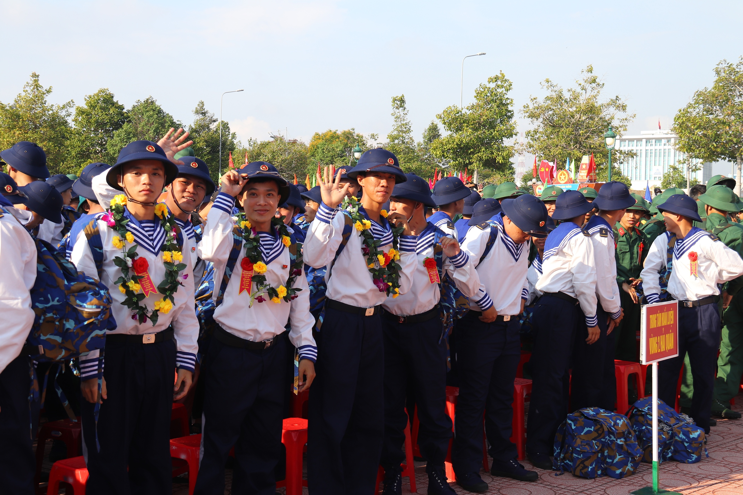Giao nhận quân 2026: Thanh niên Gia Lai và Lâm Đồng sẵn sàng lên đường nhập ngũ - Ảnh 20. Giao nhận quân 2026: Thanh niên Gia Lai và Lâm Đồng sẵn sàng lên đường nhập ngũ - Ảnh 20.