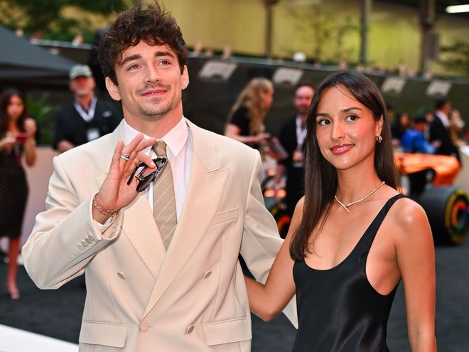 Cô dâu hot nhất toàn cầu ngồi siêu xe 300 tỷ về dinh: Mặt thiên thần body ác quỷ, mặc đẹp đến nỗi mỗi khung hình đều hóa bìa magazine- Ảnh 11.