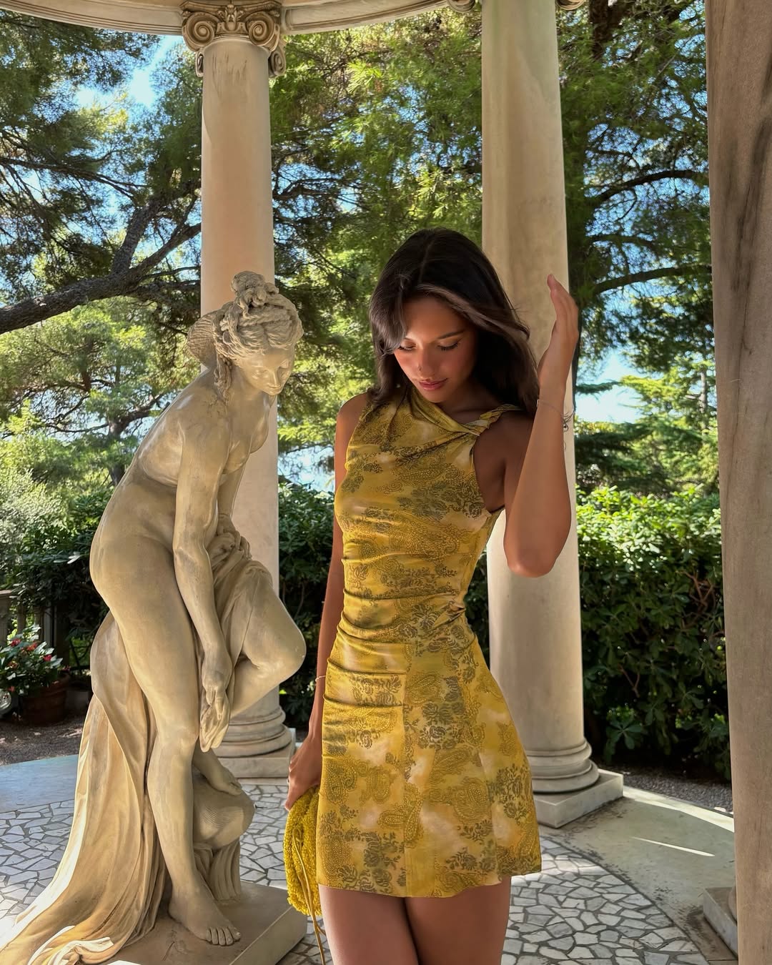 Cô dâu hot nhất toàn cầu ngồi siêu xe 300 tỷ về dinh: Mặt thiên thần body ác quỷ, mặc đẹp đến nỗi mỗi khung hình đều hóa bìa magazine- Ảnh 21.