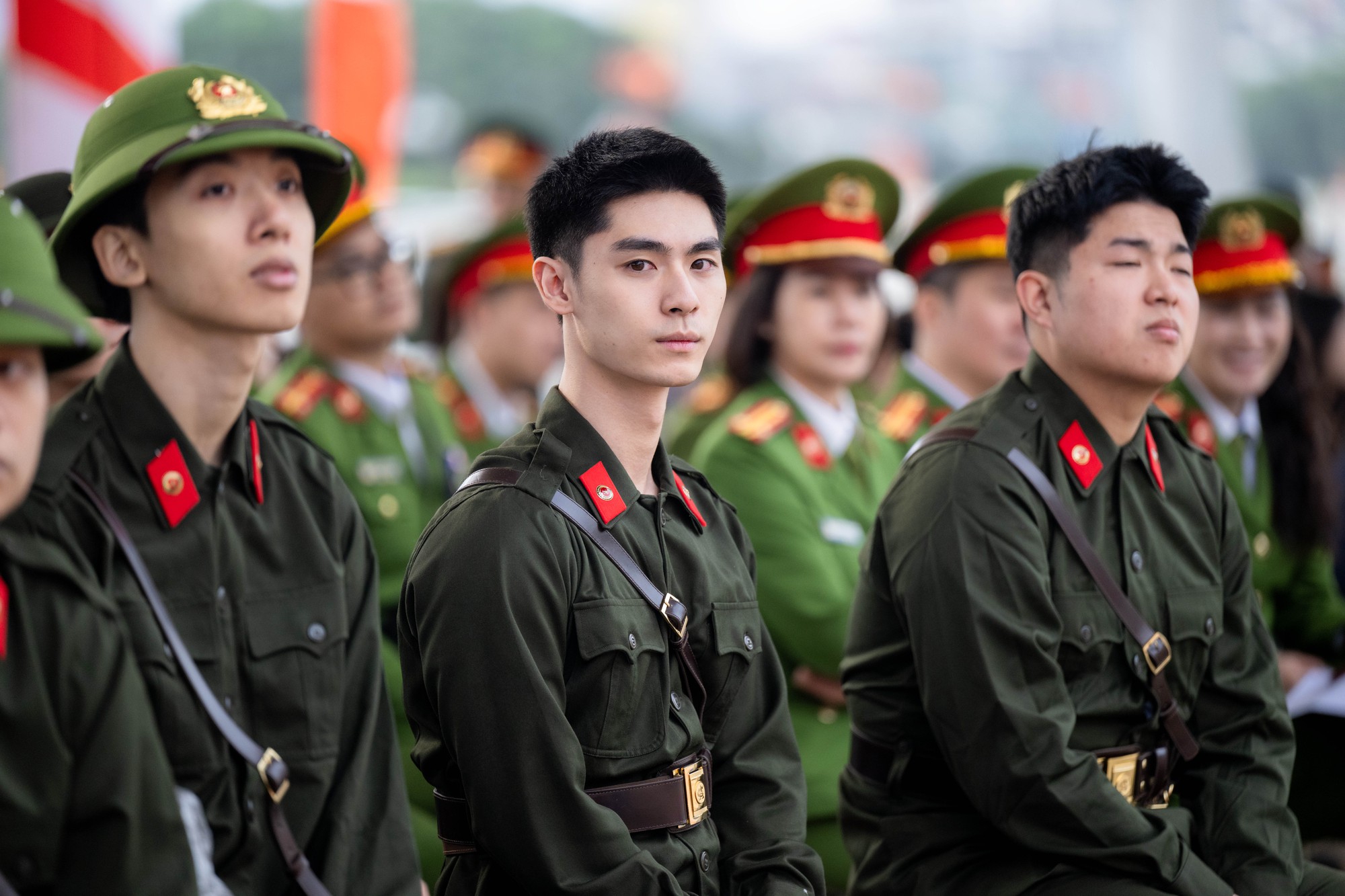 Những khoảnh khắc xúc động trong ngày hội tòng quân: Lá thư tay của mẹ và những cái ôm siết chặt tiếp thêm sức mạnh cho hàng nghìn tân binh- Ảnh 15.