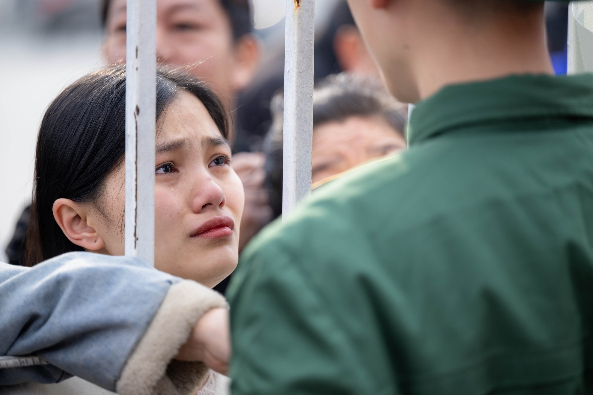 Những khoảnh khắc xúc động trong ngày hội tòng quân: Lá thư tay của mẹ và những cái ôm siết chặt tiếp thêm sức mạnh cho hàng nghìn tân binh- Ảnh 18.