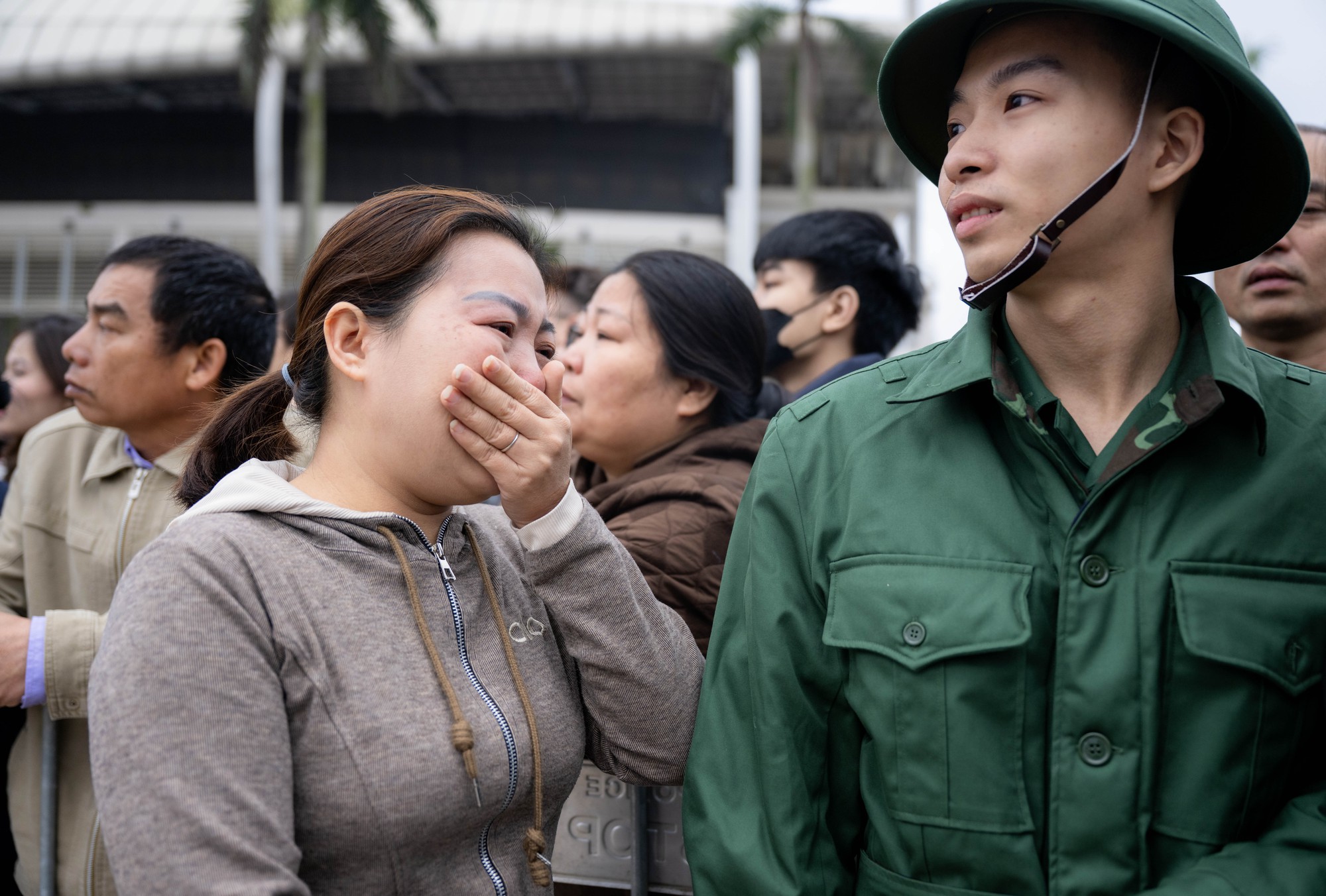 Những khoảnh khắc xúc động trong ngày hội tòng quân: Lá thư tay của mẹ và những cái ôm siết chặt tiếp thêm sức mạnh cho hàng nghìn tân binh- Ảnh 19.