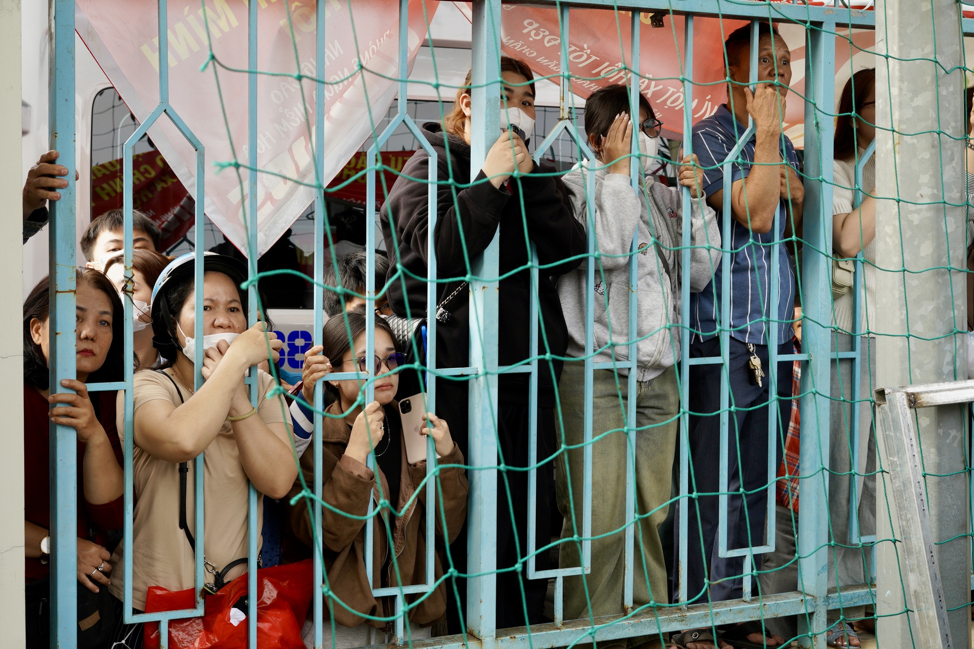 Những khoảnh khắc xúc động trong ngày hội tòng quân: Lá thư tay của mẹ và những cái ôm siết chặt tiếp thêm sức mạnh cho hàng nghìn tân binh- Ảnh 28.