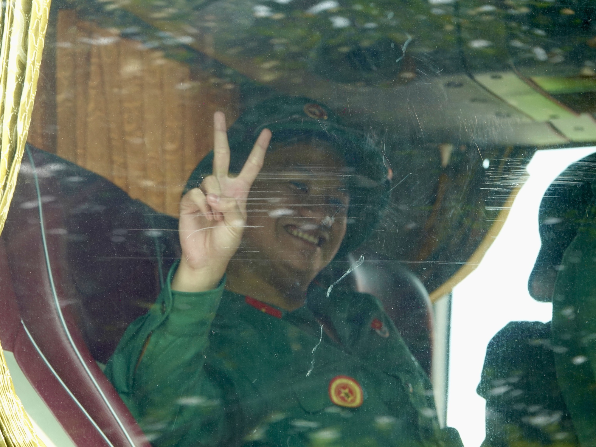 Những khoảnh khắc xúc động trong ngày hội tòng quân: Lá thư tay của mẹ và những cái ôm siết chặt tiếp thêm sức mạnh cho hàng nghìn tân binh- Ảnh 36.