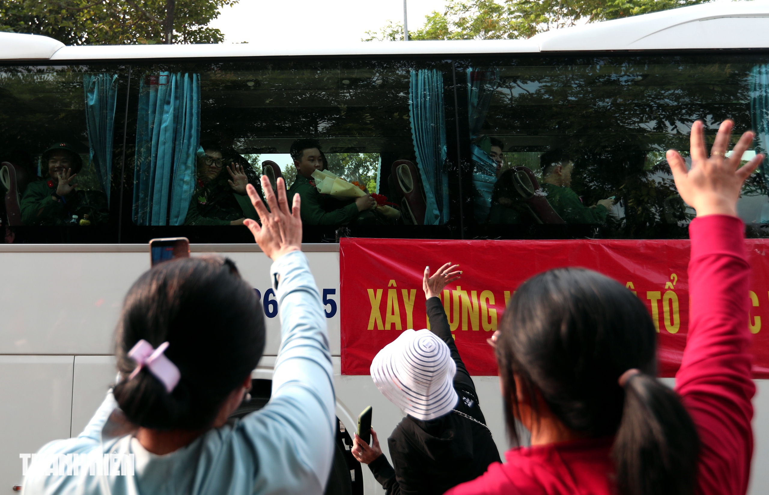 Hơn 9.000 thanh niên TP.HCM lên đường nhập ngũ - Ảnh 18.