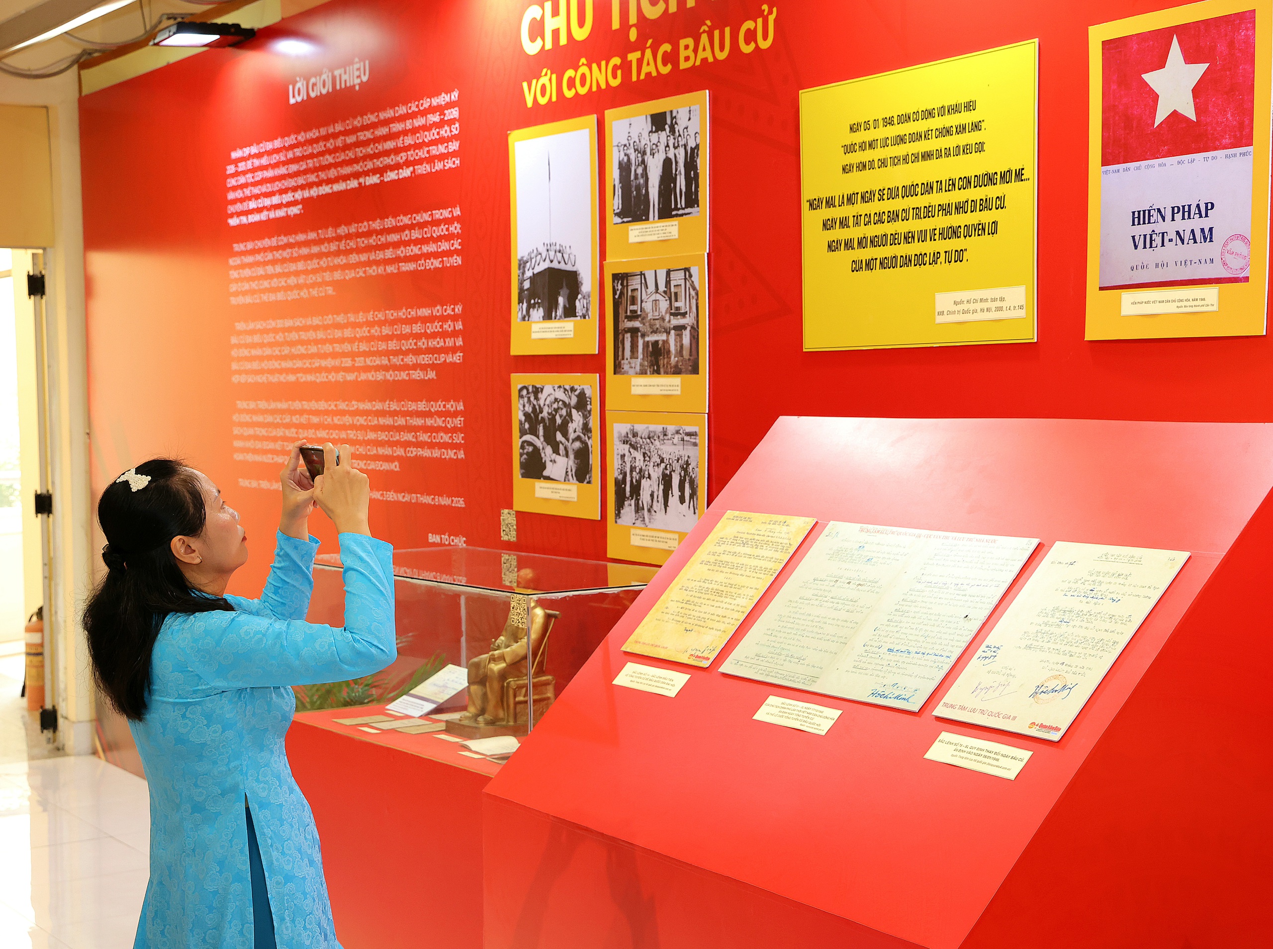 Cần Thơ trưng bày về bầu cử đại biểu Quốc hội và Hội đồng nhân dân các thời kỳ 2 Cần Thơ trưng bày về bầu cử đại biểu Quốc hội và Hội đồng nhân dân các thời kỳ - Ảnh 2.