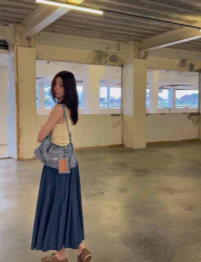 Chân váy xếp ly bền bỉ với thời gian và không lo lỗi mốt- Ảnh 8. Chân váy xếp ly bền bỉ với thời gian và không lo lỗi mốt- Ảnh 8.