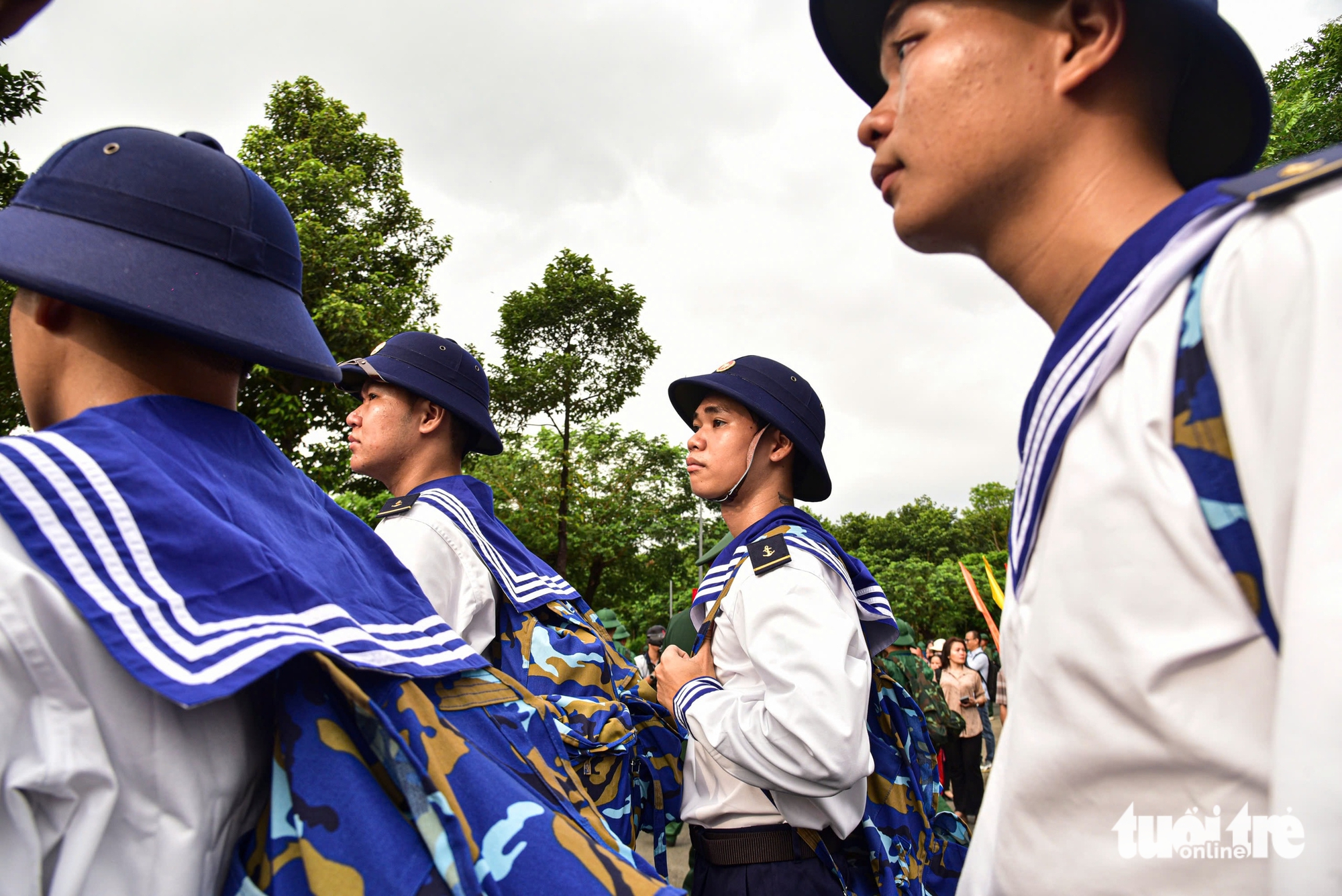 Những khoảnh khắc xúc động trong ngày tiễn quân lên đường nhập ngũ ở TP.HCM 3 Những khoảnh khắc xúc động
trong ngày tiễn quân lên đường nhập ngũ ở TP.HCM - Ảnh 3.