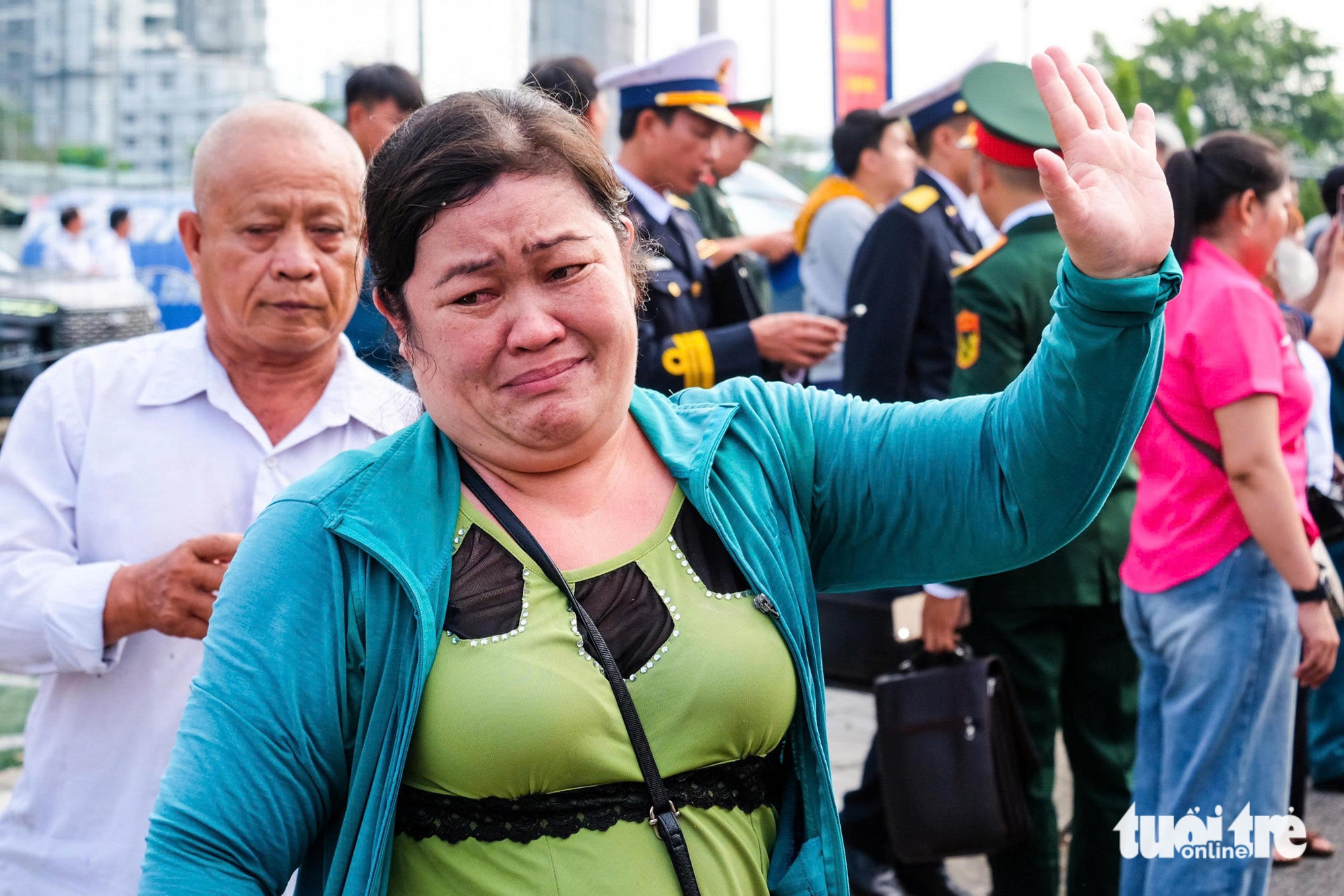 Những khoảnh khắc xúc động trong ngày tiễn quân lên đường nhập ngũ ở TP.HCM 12 nhập ngũ - Ảnh 12.