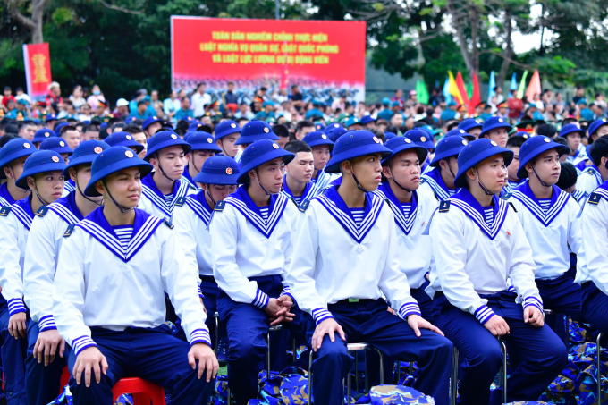 Tân binh tại lễ giao nhận quân ở Ban Chỉ huy phòng thủ khu vực 1 - Long Bình (Trung tâm Giáo dục Quốc phòng và An ninh, ĐH Quốc gia TP HCM). Ảnh: An Phương