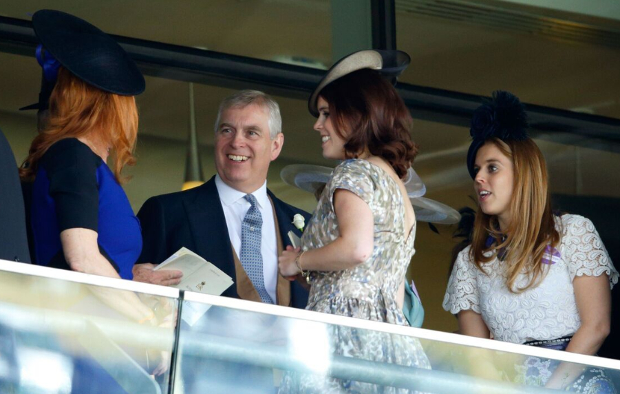 1772603834 301 Noi e che cua hai Cong chua Anh khi bi