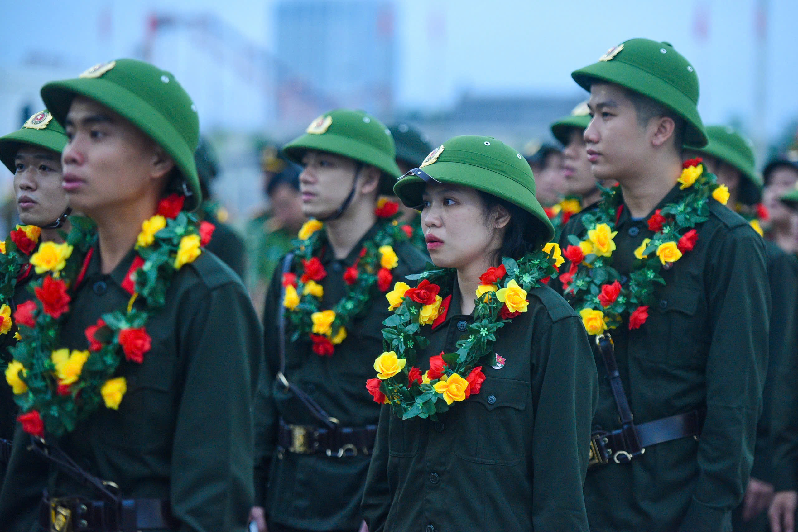 Hàng nghìn thanh niên nhập ngũ, tân binh xúc động nói về lời hứa với gia đình- Ảnh 5.