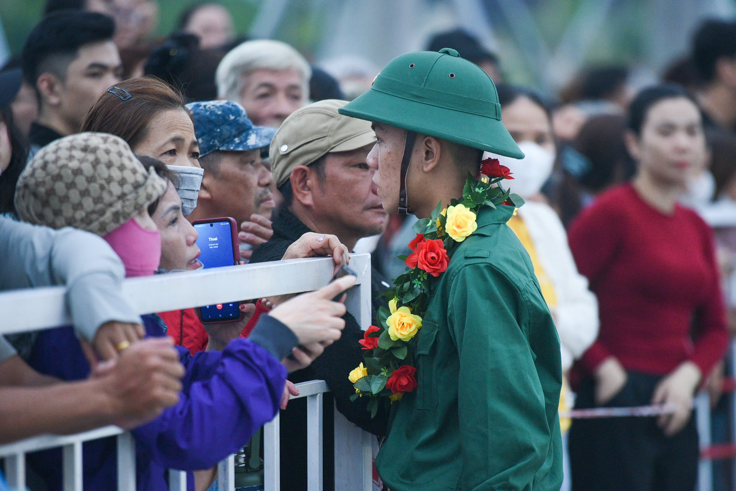 Hàng nghìn thanh niên nhập ngũ, tân binh xúc động nói về lời hứa với gia đình- Ảnh 10.