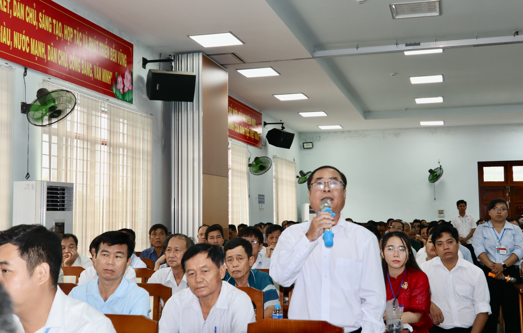 Chủ tịch Quốc hội Trần Thanh Mẫn tiếp xúc cử tri 3 xã vùng ven TPHCM - Ảnh 3.