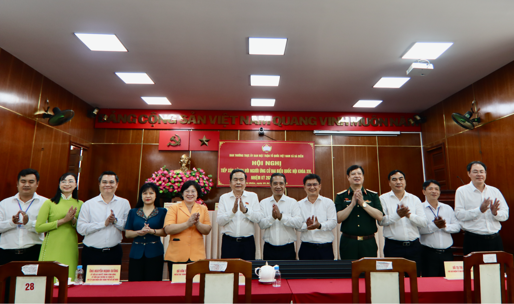 Chủ tịch Quốc hội Trần Thanh Mẫn tiếp xúc cử tri 3 xã vùng ven TPHCM - Ảnh 4.