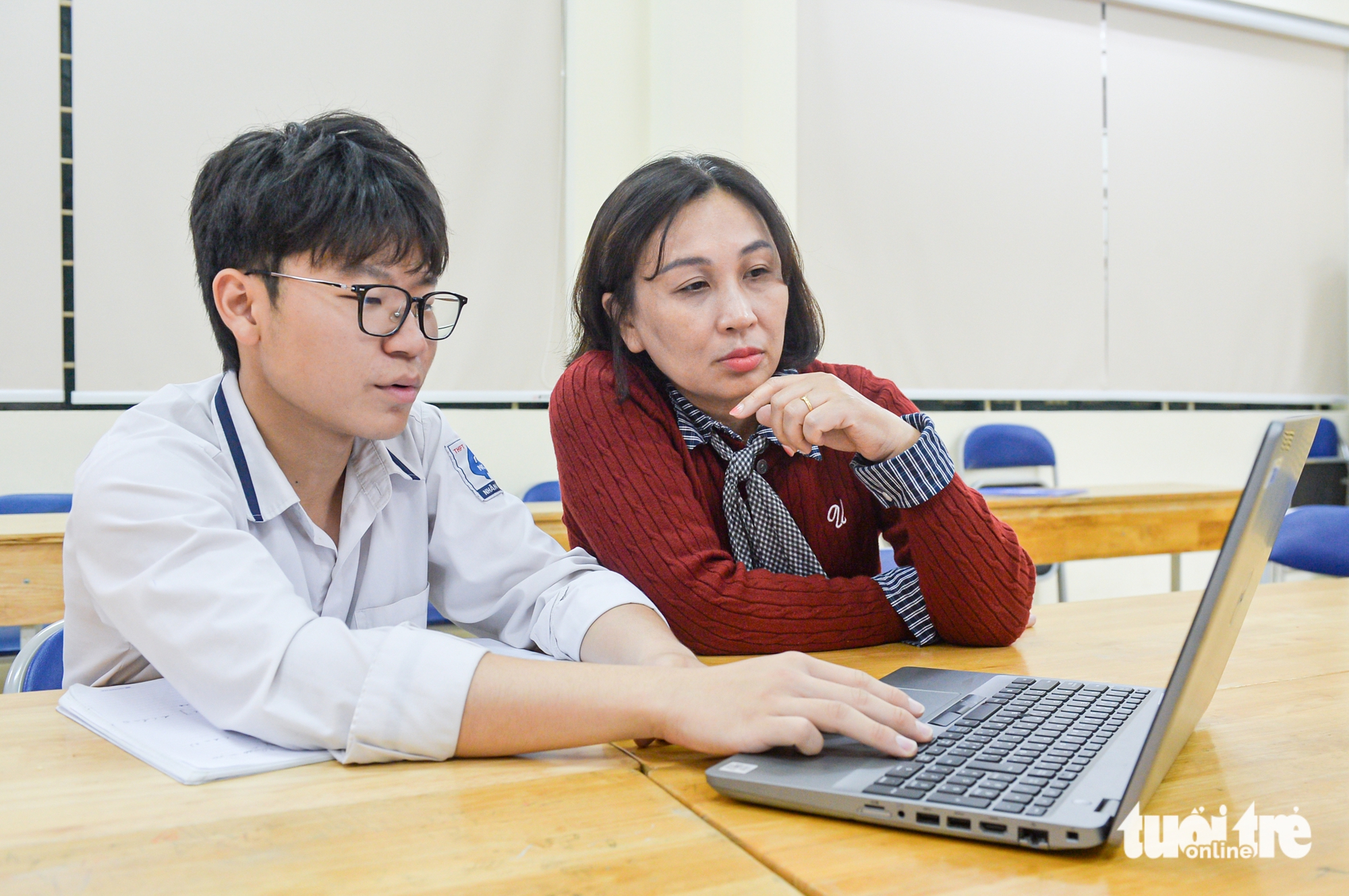 Từ rác thải trong bếp, đến thùng rác AI của học sinh lớp 11 - Ảnh 2.