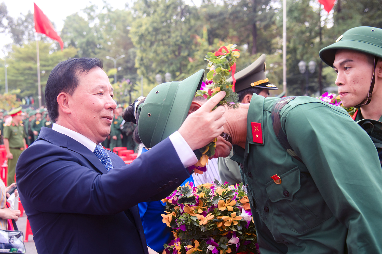 Hơn 5.200 thanh niên Đồng Nai lên đường thực hiện nghĩa vụ - Ảnh 3.