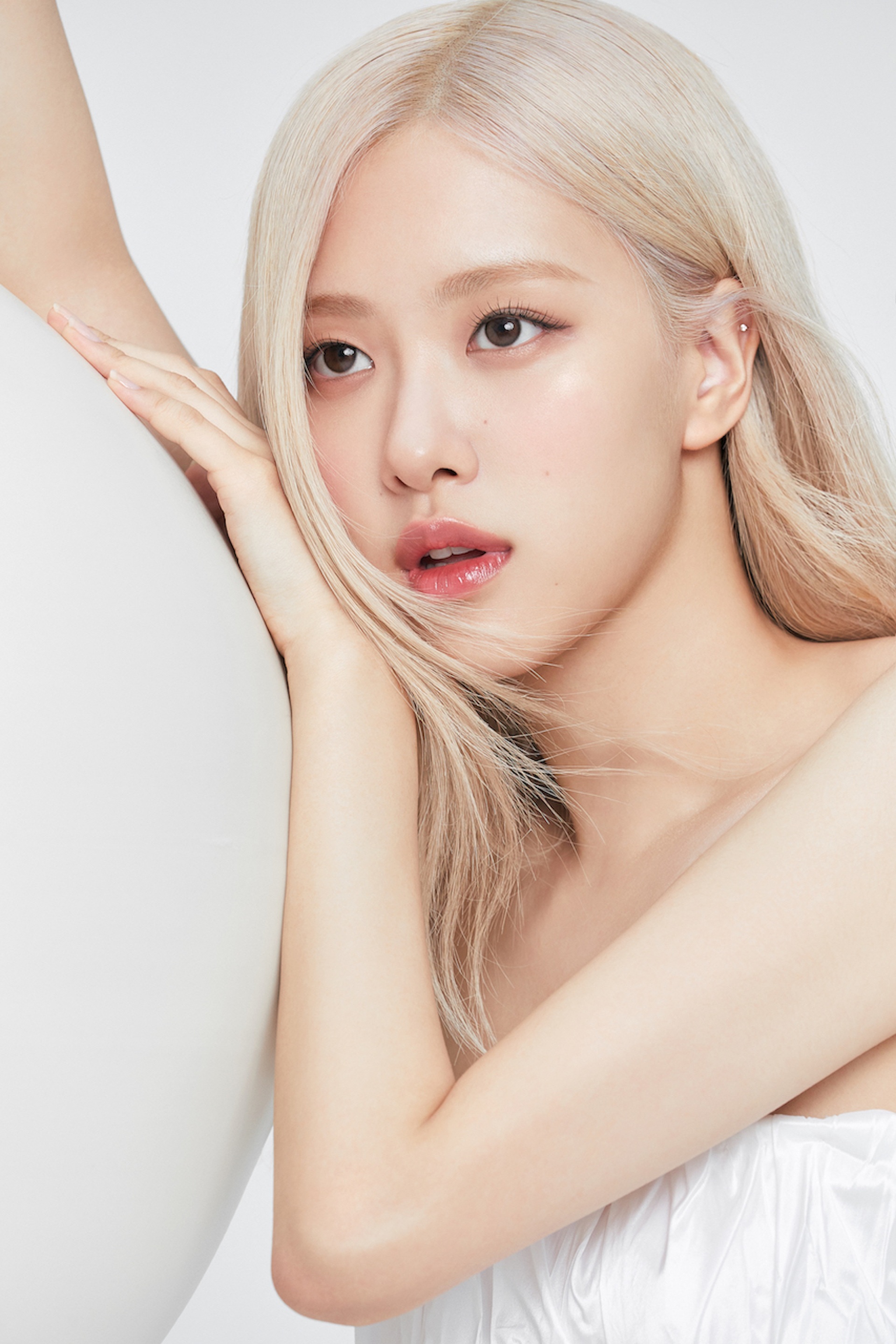 Rosé (Blackpink) duy trì mái tóc tẩy đốt tiền suốt 7 năm - 2