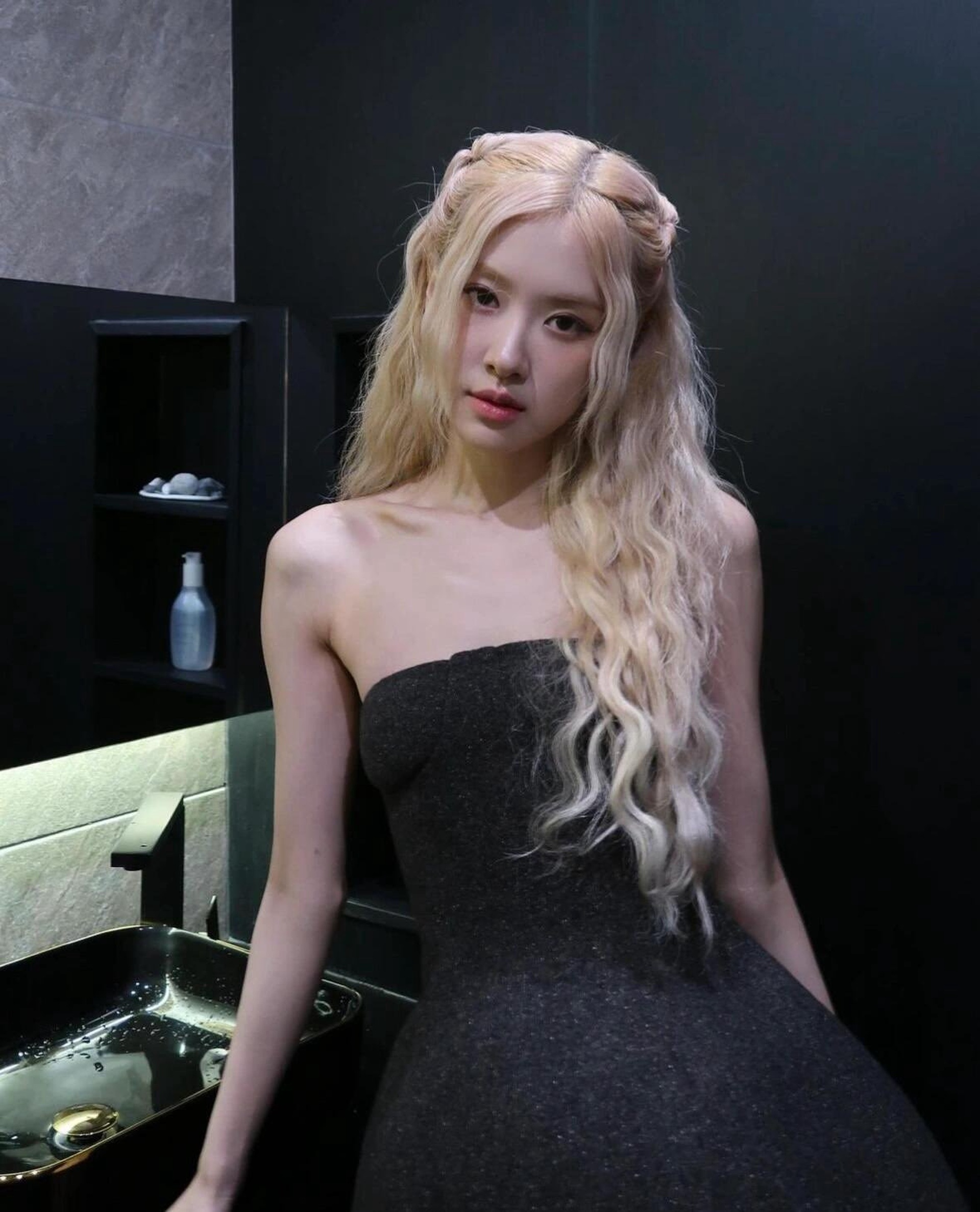 Rosé (Blackpink) duy trì mái tóc tẩy đốt tiền suốt 7 năm - 4