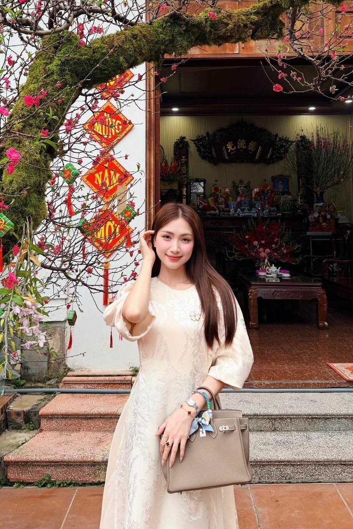 1772609686 828 Hoa Minzy cong khai ban trai