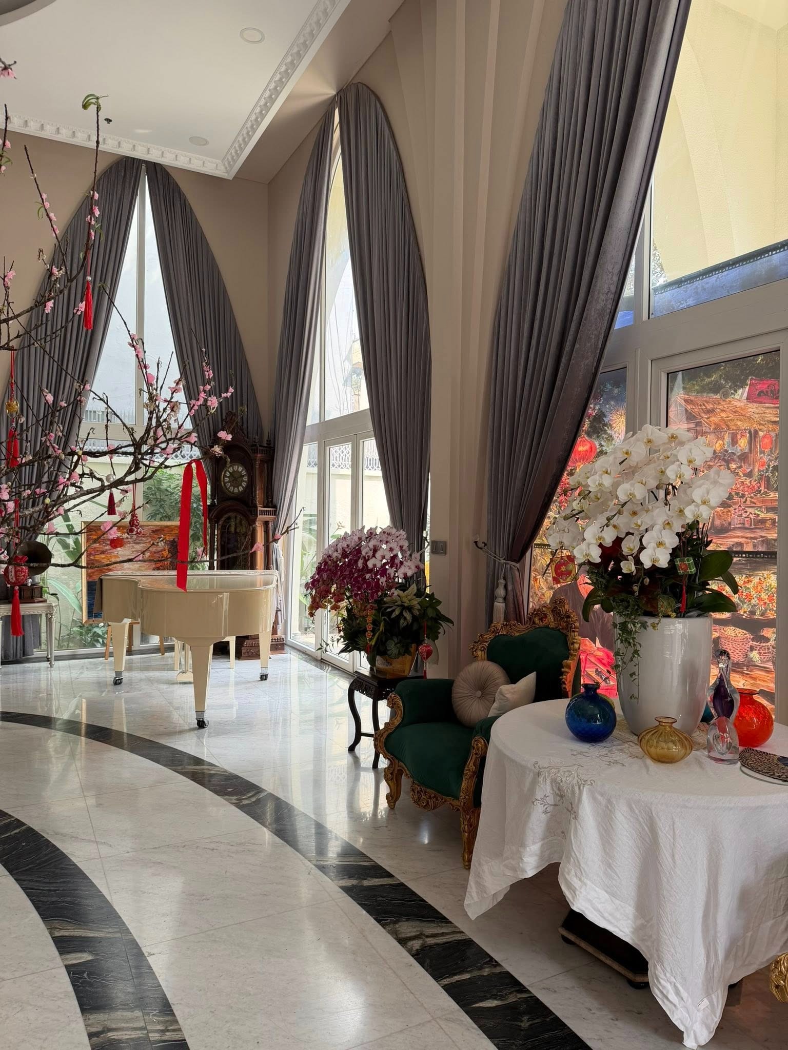 Mỹ nhân Vbiz sống trong biệt thự 1000m2 lộng lẫy như cung điện, đi mỏi chân vẫn không hết- Ảnh 11.