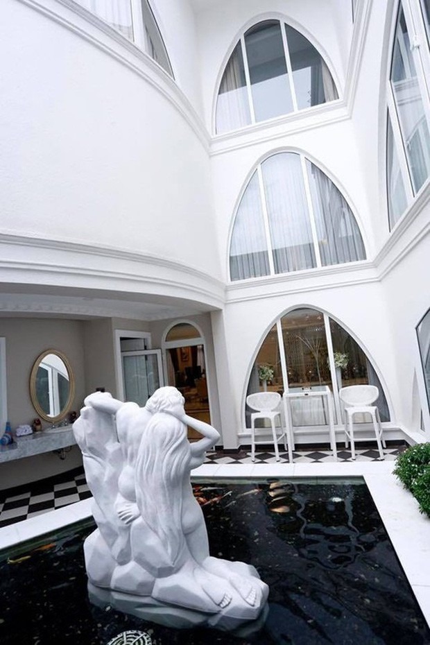 Mỹ nhân Vbiz sống trong biệt thự 1000m2 lộng lẫy như cung điện, đi mỏi chân vẫn không hết- Ảnh 17.