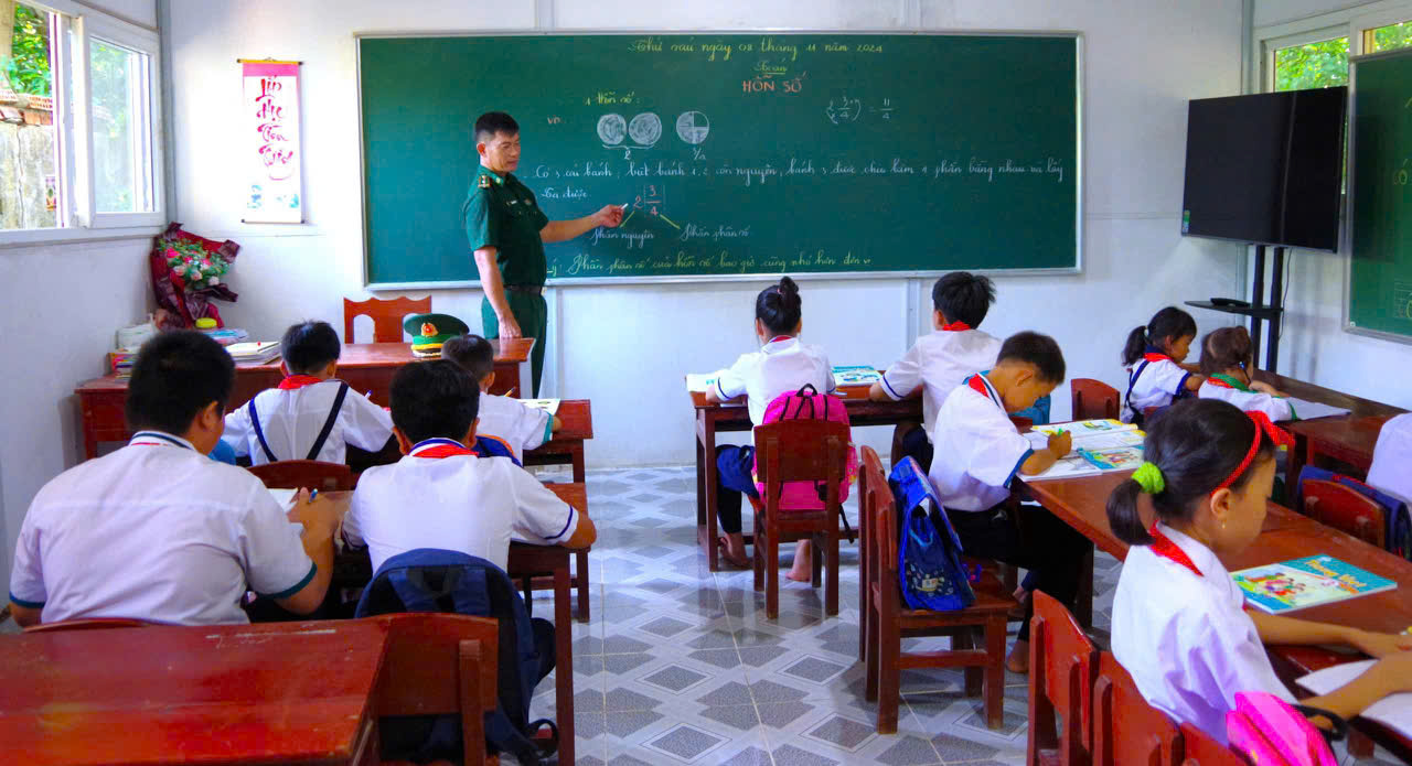 Bộ đội Biên phòng Cà Mau gắn bảo vệ chủ quyền biển với sinh kế ngư dân  - Ảnh 2.