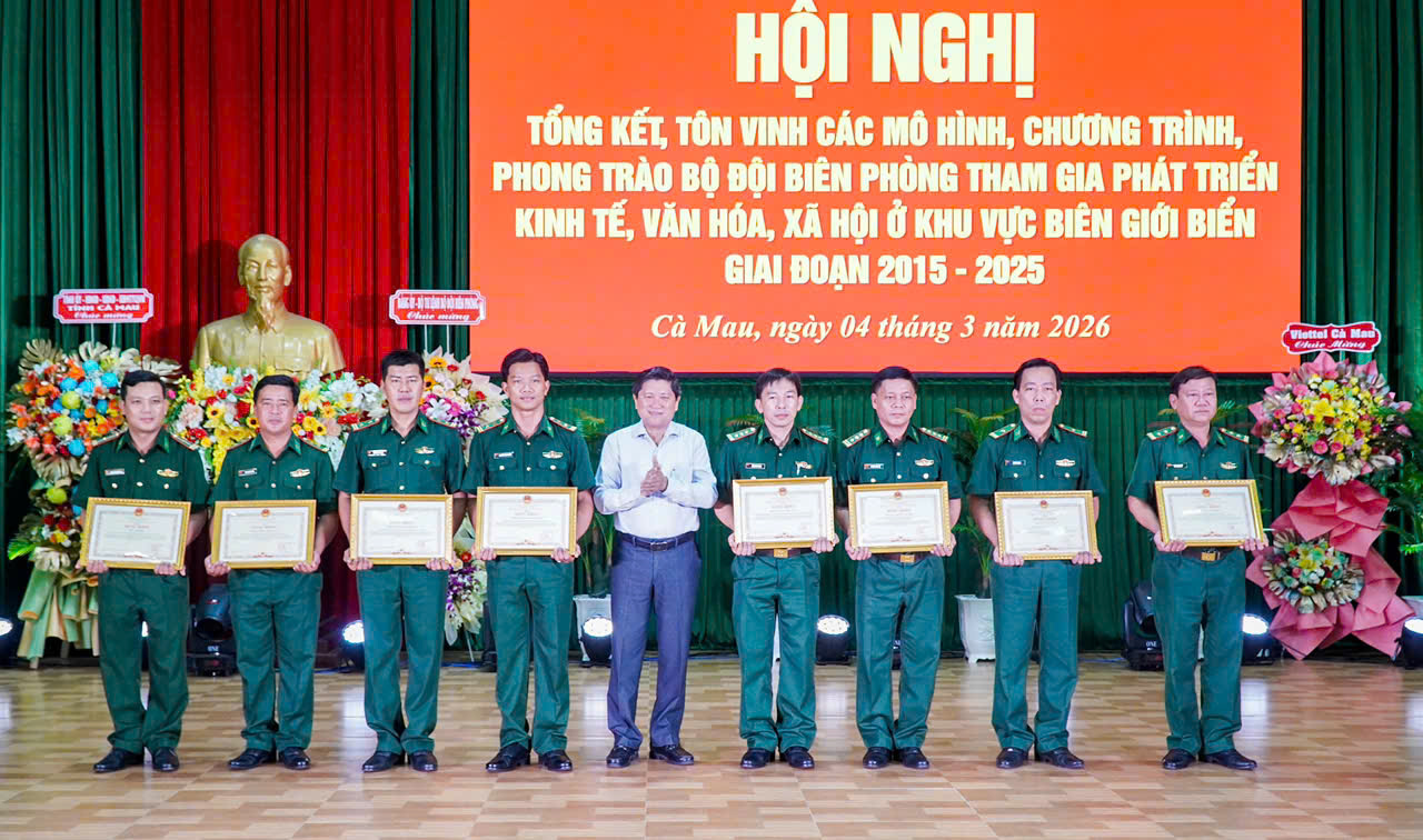 Bộ đội Biên phòng Cà Mau gắn bảo vệ chủ quyền biển với sinh kế ngư dân  - Ảnh 4.