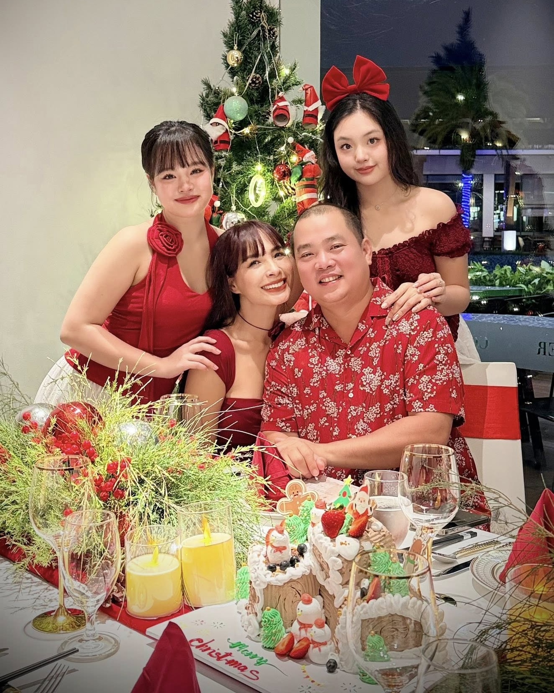 Nhan sắc nóng bỏng tuổi U50 của cặp song sinh Thúy Hằng - Thúy Hạnh - 14