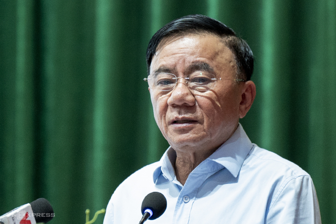 Thường trực Ban Bí thư Trần Cẩm Tú tiếp thu ý kiến cử tri tại TP Đà Nẵng. Ảnh: Nguyễn Đông