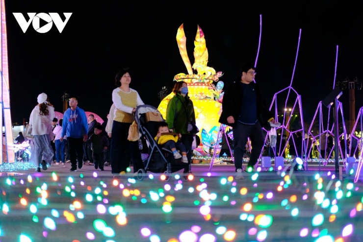 Với quy mô hơn 600 tác phẩm, kết hợp nghệ thuật thị giác, trình diễn đa phương tiện và thông điệp phát triển bền vững, Lễ hội Đèn lồng Đài Loan (Trung Quốc) 2026 không chỉ là sự kiện mùa xuân mà còn là sản phẩm du lịch đặc sắc.