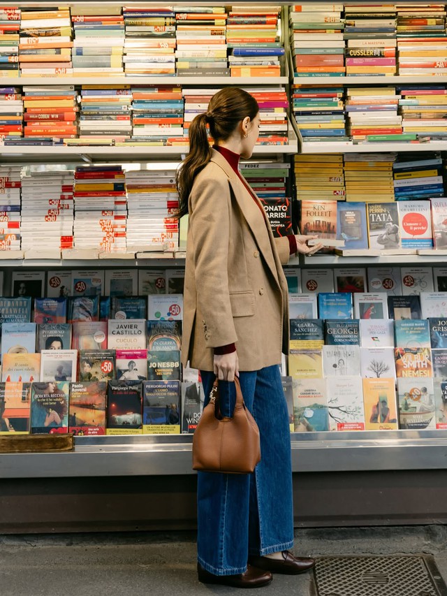 Phối áo khoác và quần jeans đúng gu sành điệu- Ảnh 2. Phối áo khoác và quần jeans đúng gu sành điệu- Ảnh 2.