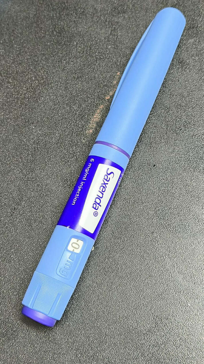 Mới tiêm được nửa mũi, Hoàng đã gặp tác dụng phụ. Ảnh: Nhân vật cung cấp