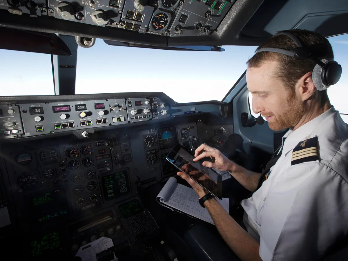 Lên máy bay phải bật chế độ máy bay? Cư dân Threads bình luận sôi nổi, có phi công khẳng định Lên máy bay phải bật chế độ máy bay? Cư dân Threads bình luận sôi nổi, có phi công khẳng định