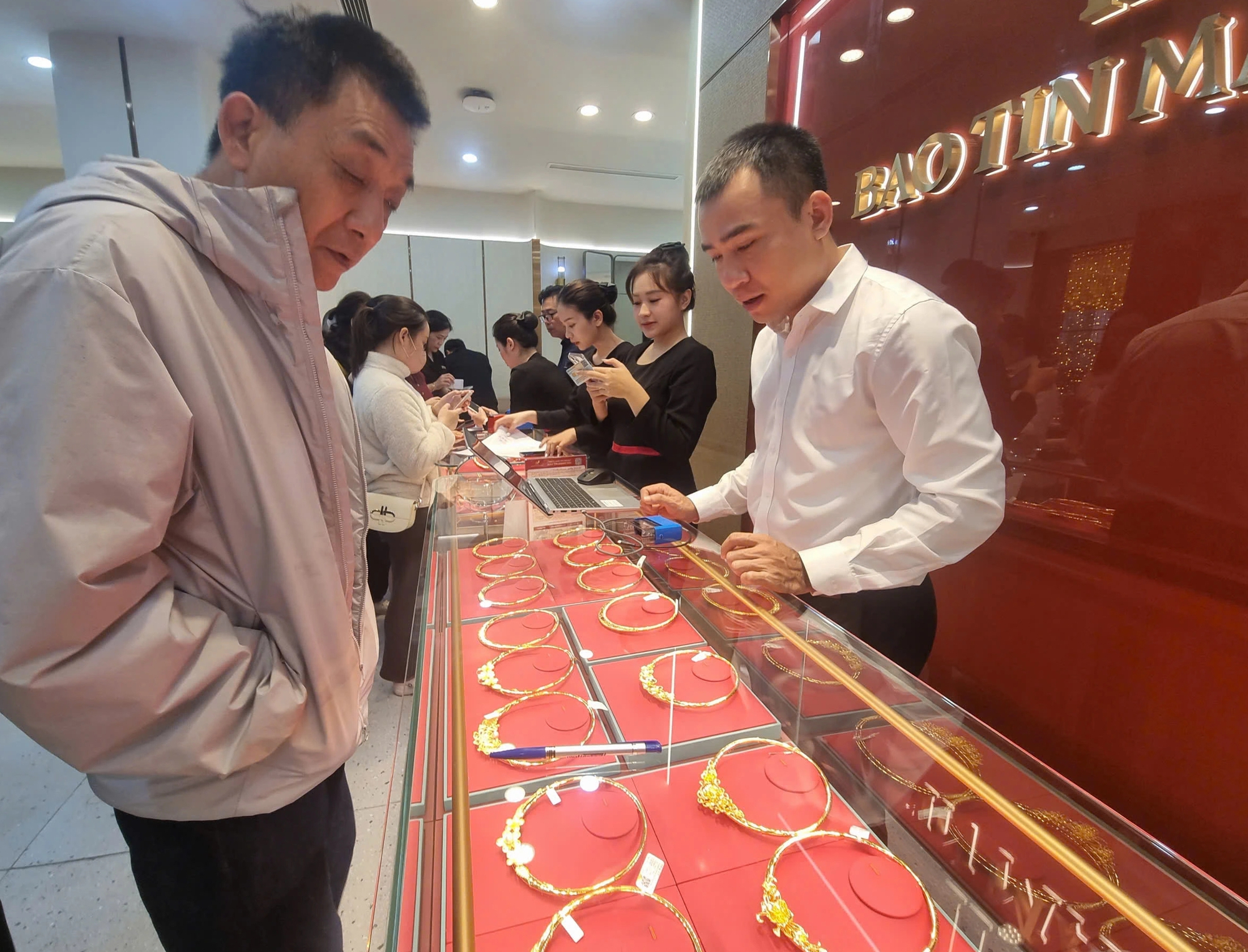 Vì sao giá vàng 'lao dốc' bất chấp căng thẳng địa chính trị leo thang?- Ảnh 2. Vì sao giá vàng 'lao dốc' bất chấp căng thẳng địa chính trị leo thang?- Ảnh 2.