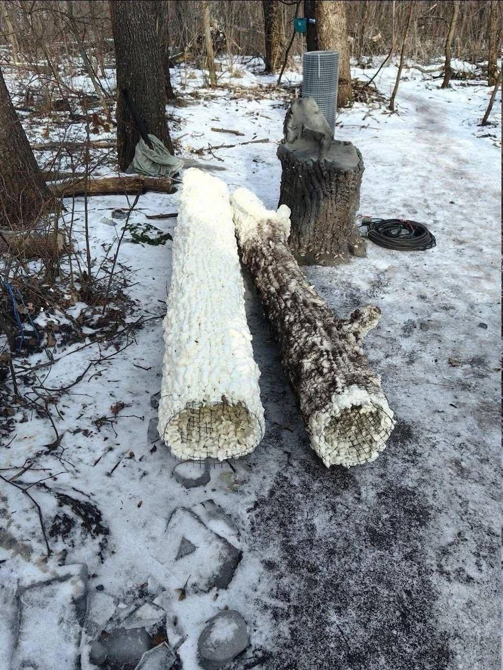 Ukraine báo động việc Nga đưa hàng loạt cây giả ra tiền tuyến - 2