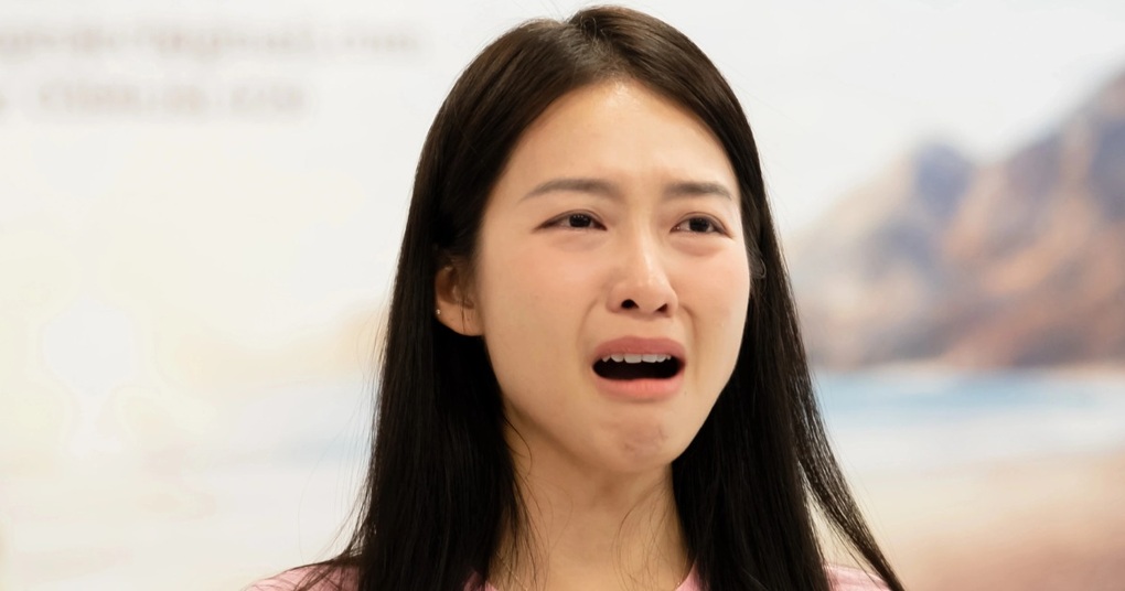 Khả Ngân bật khóc khi được Quyền Linh thị phạm diễn xuất - 3