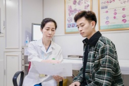 Đeo tai nghe suốt 5 giờ, nam thanh niên đột ngột mất thính lực