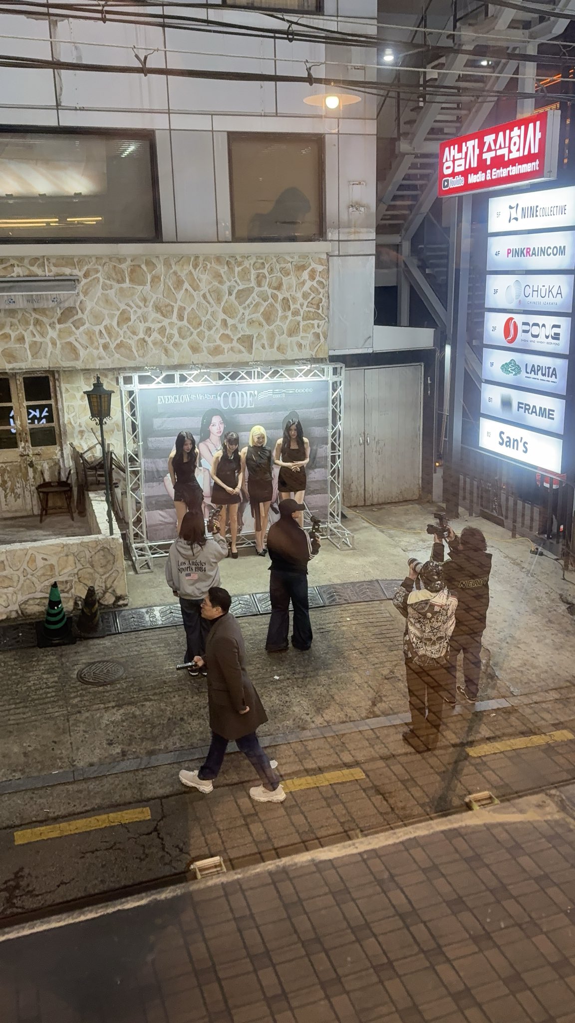 Cảnh buồn của đối thủ BLACKPINK một thời: Họp báo ra nhạc lác đác vài người, album bán không nổi 500 bản- Ảnh 4.