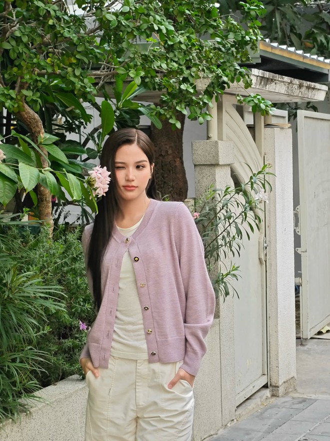 Bảng màu thời trang mùa xuân được làm dịu nhờ quần trắng tinh khôi- Ảnh 2. Bảng màu thời trang mùa xuân được làm dịu nhờ quần trắng tinh khôi- Ảnh 2.