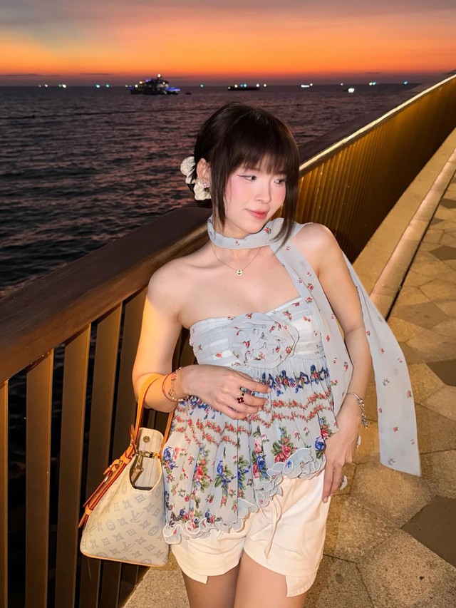 Bảng màu thời trang mùa xuân được làm dịu nhờ quần trắng tinh khôi- Ảnh 3. Bảng màu thời trang mùa xuân được làm dịu nhờ quần trắng tinh khôi- Ảnh 3.