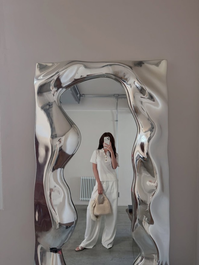 Bảng màu thời trang mùa xuân được làm dịu nhờ quần trắng tinh khôi- Ảnh 9. Bảng màu thời trang mùa xuân được làm dịu nhờ quần trắng tinh khôi- Ảnh 9.