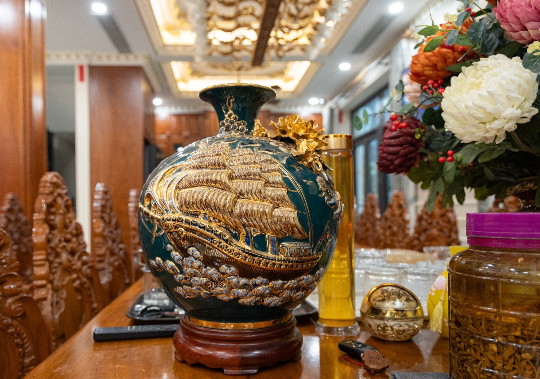 Nam NSND mang hàm Đại tá, cưới vợ đẹp kém 13 tuổi: U60 sống bình yên trong biệt thự bề thế ở Hà Nội- Ảnh 11. Nam NSND mang hàm Đại tá, cưới vợ đẹp kém 13 tuổi: U60 sống bình yên trong biệt thự bề thế ở Hà Nội- Ảnh 11.