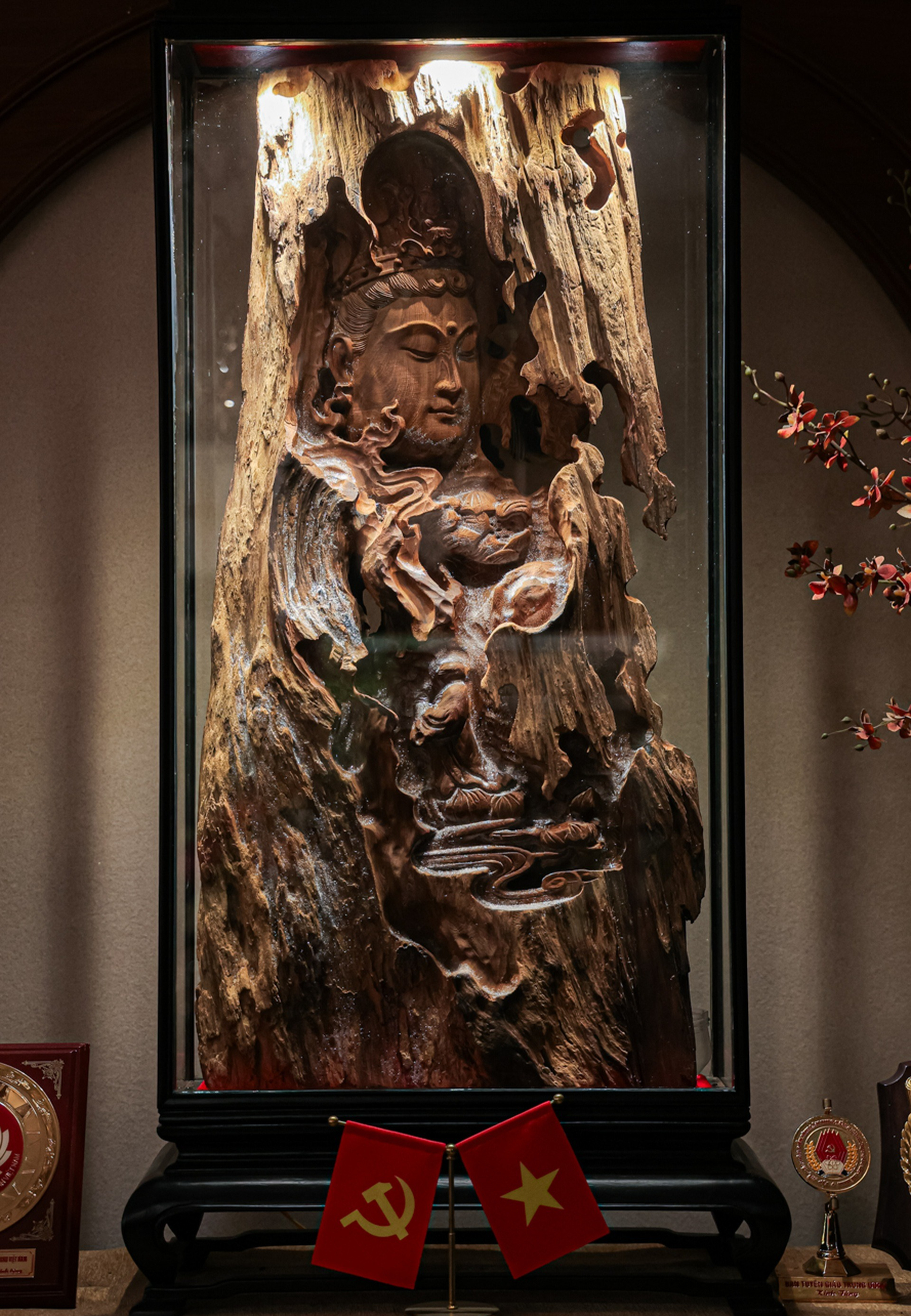 Nam NSND mang hàm Đại tá, cưới vợ đẹp kém 13 tuổi: U60 sống bình yên trong biệt thự bề thế ở Hà Nội- Ảnh 13. Nam NSND mang hàm Đại tá, cưới vợ đẹp kém 13 tuổi: U60 sống bình yên trong biệt thự bề thế ở Hà Nội- Ảnh 13.