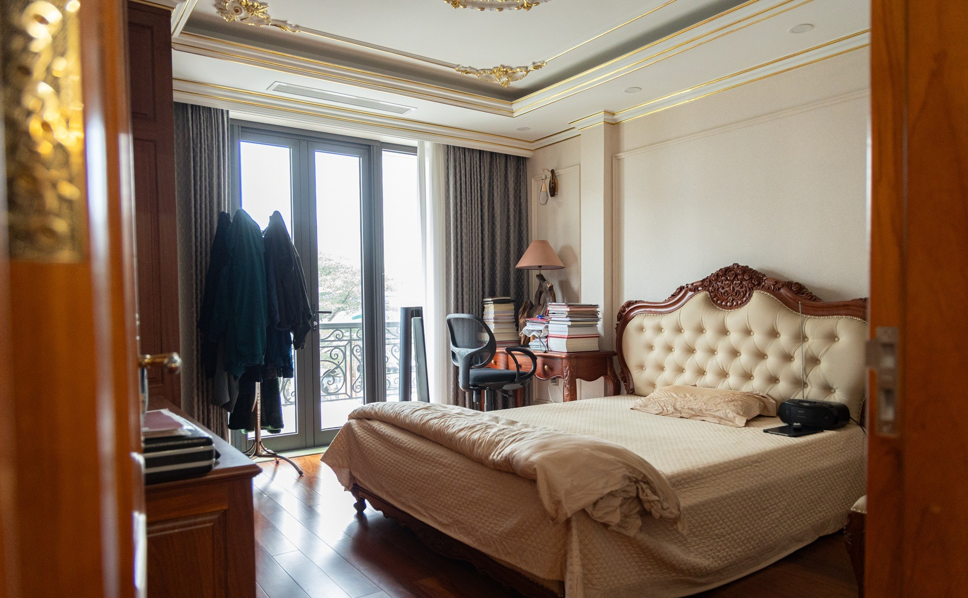 Nam NSND mang hàm Đại tá, cưới vợ đẹp kém 13 tuổi: U60 sống bình yên trong biệt thự bề thế ở Hà Nội- Ảnh 16.